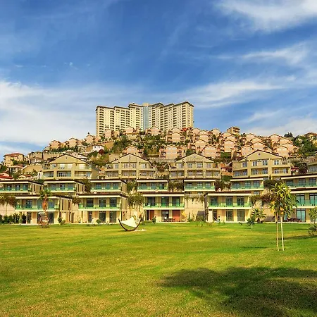 Luxury In Goldcity Complex Apartment